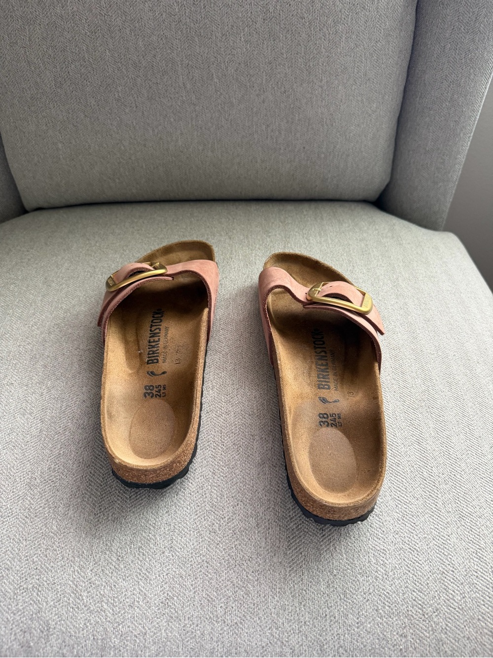 Birkenstock Single-Strap Slide in Dusty Pink with Gold Buckles - Picture 4 of 5